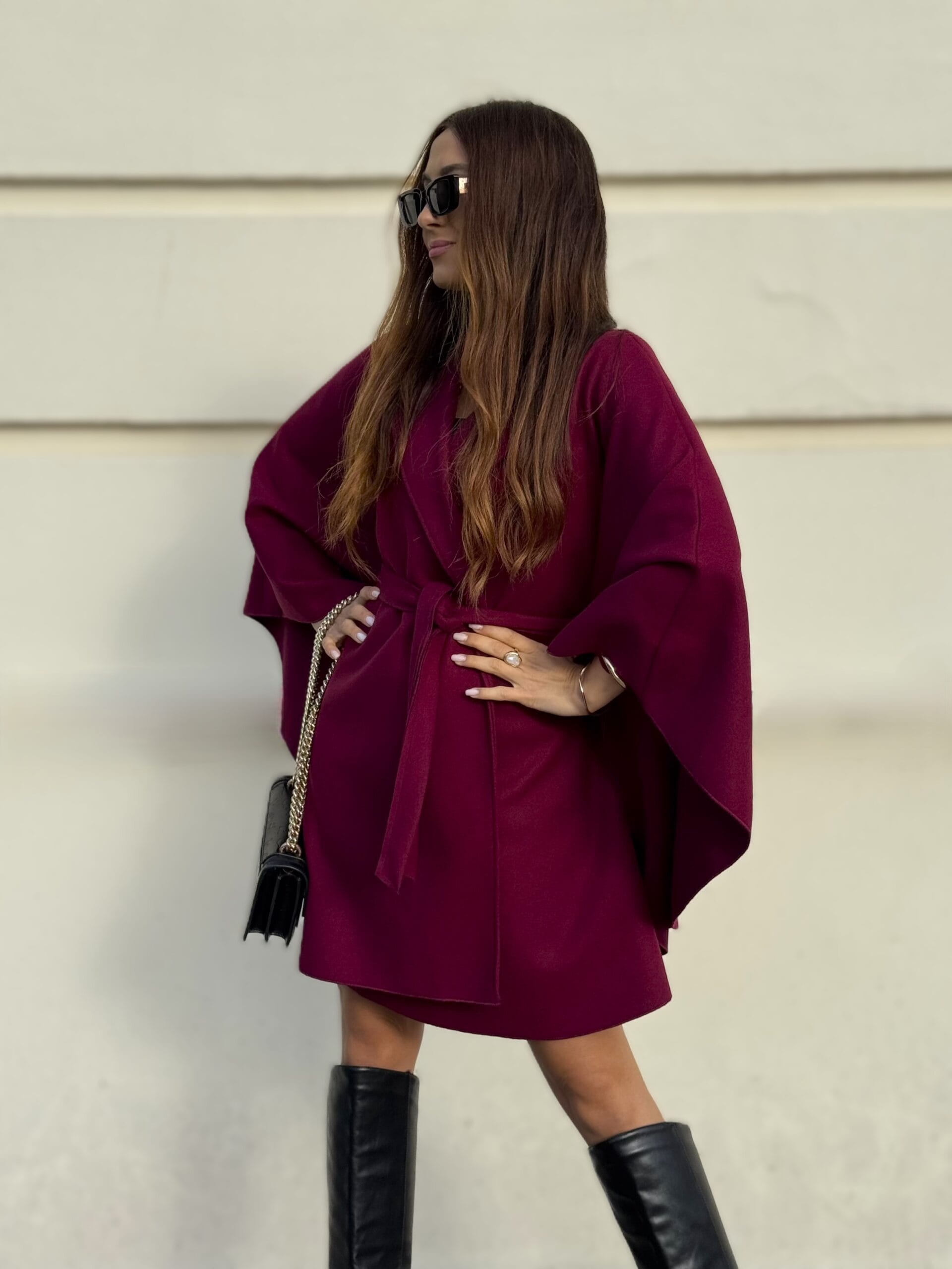 RUBY FALL CAPE - burgundowe ponczo z paskiem - obrazek 2