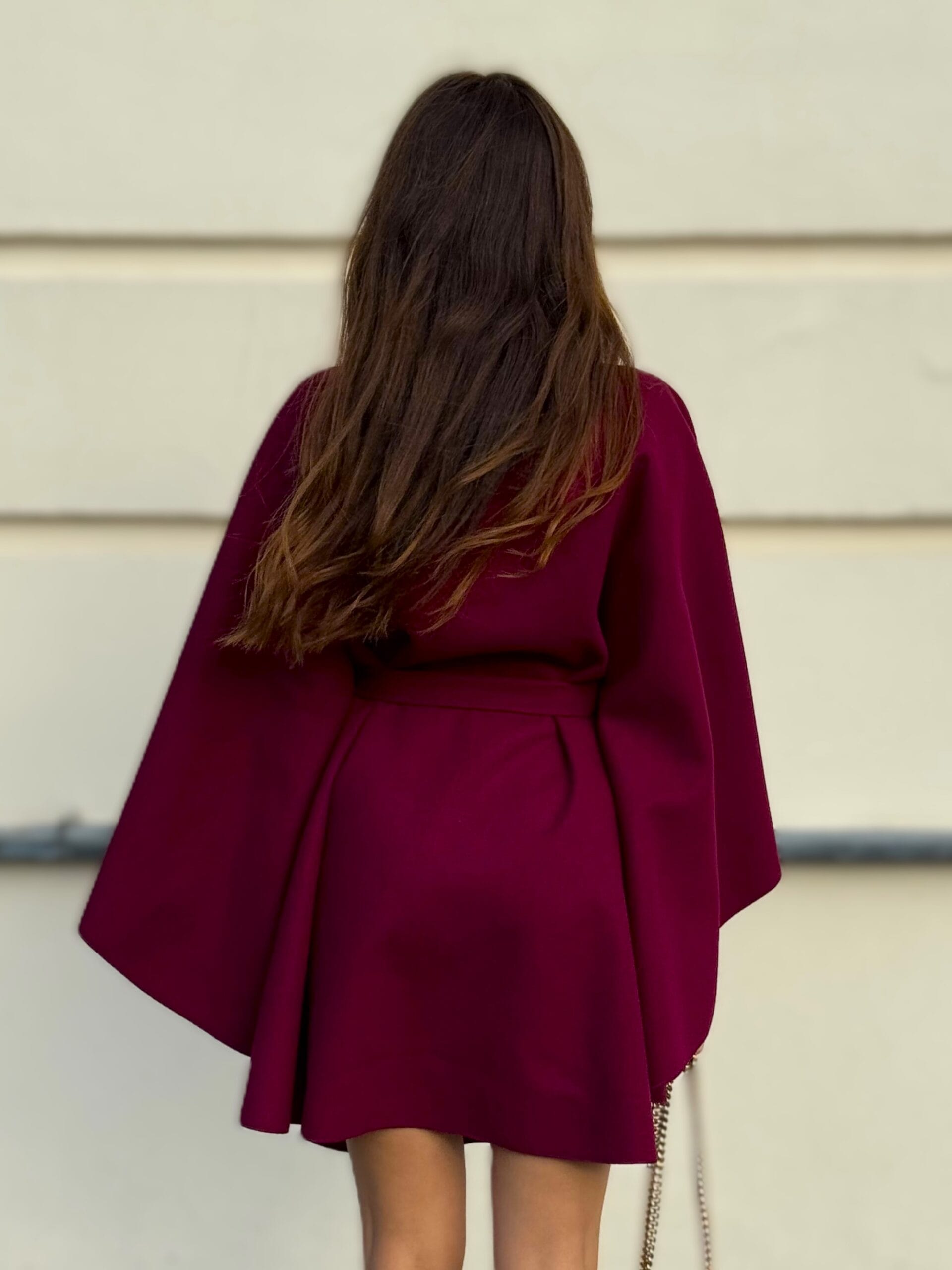 RUBY FALL CAPE - burgundowe ponczo z paskiem - obrazek 5